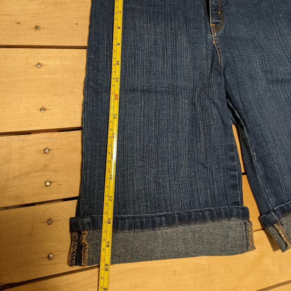 NWOT Petite Levi's cuffed shorts - Picture 2 of 9